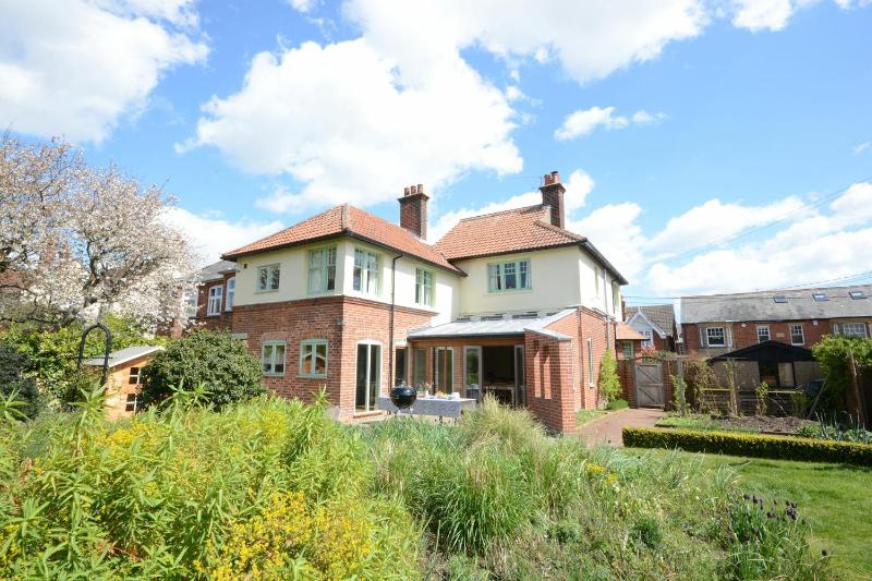 Holly Lodge - image 4