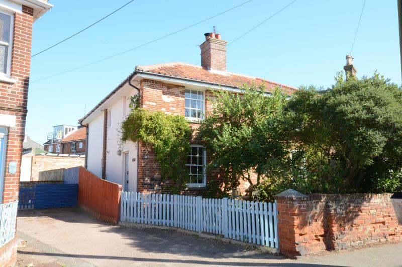 Pebble Beach Cottage Aldeburgh - image 1