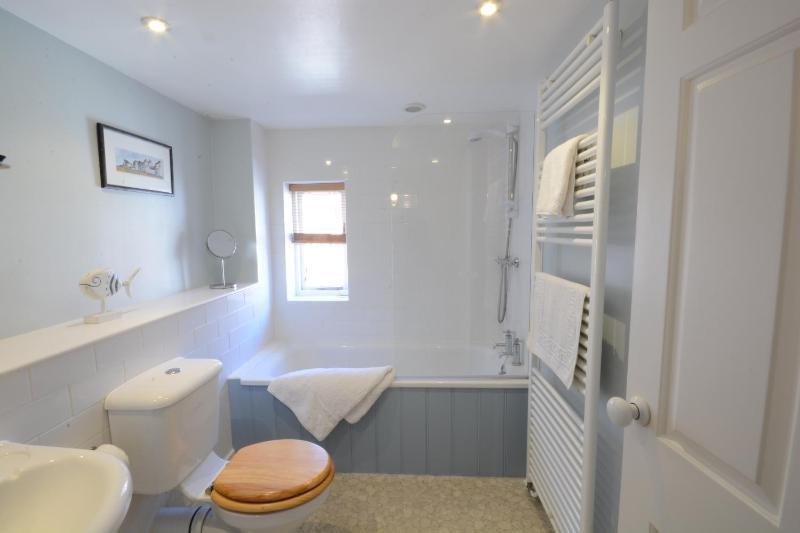 Pebble Beach Cottage Aldeburgh - image 9