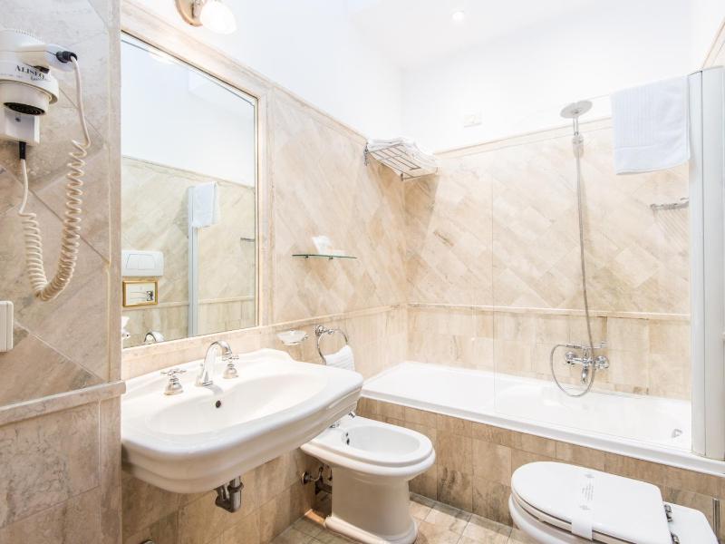 Suite with City View image 2