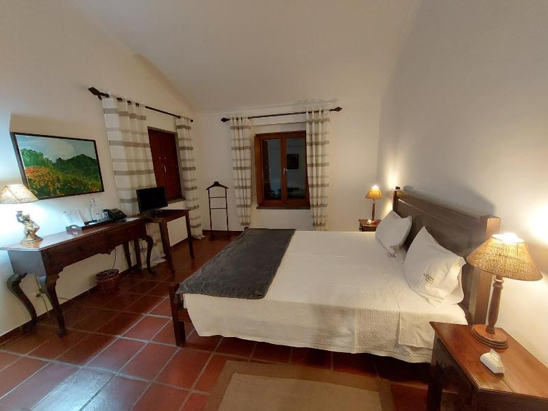 Double Room image 3