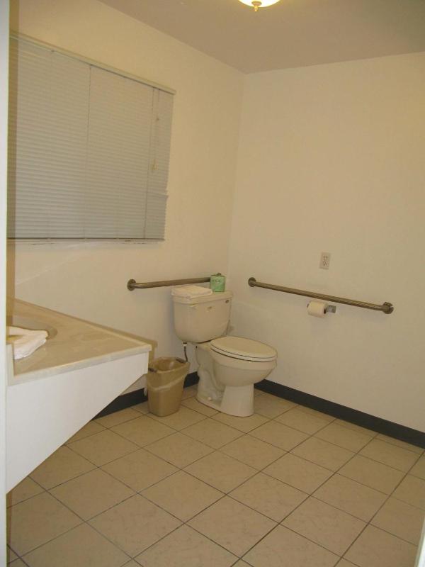 Queen Room - Non-Smoking image 1