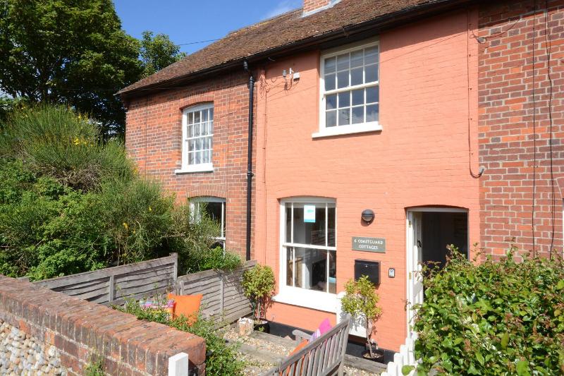 6 Coastguard Cottages Aldeburgh - image 1