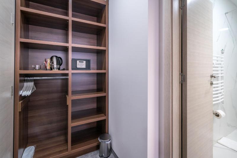 One-Bedroom Suite image 2