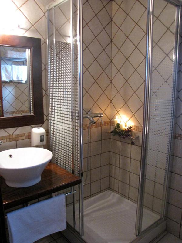 Superior Double Room with Fireplace and Panoramic Sea Vew image 1