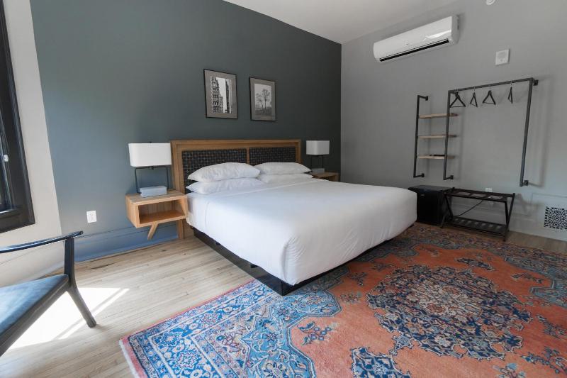 King Room image 3