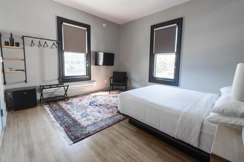 Queen Room image 3