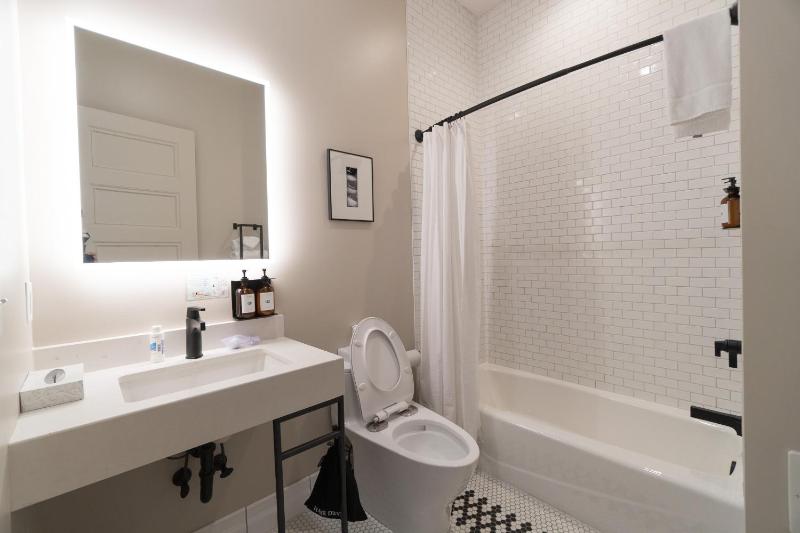 Queen Suite image 2