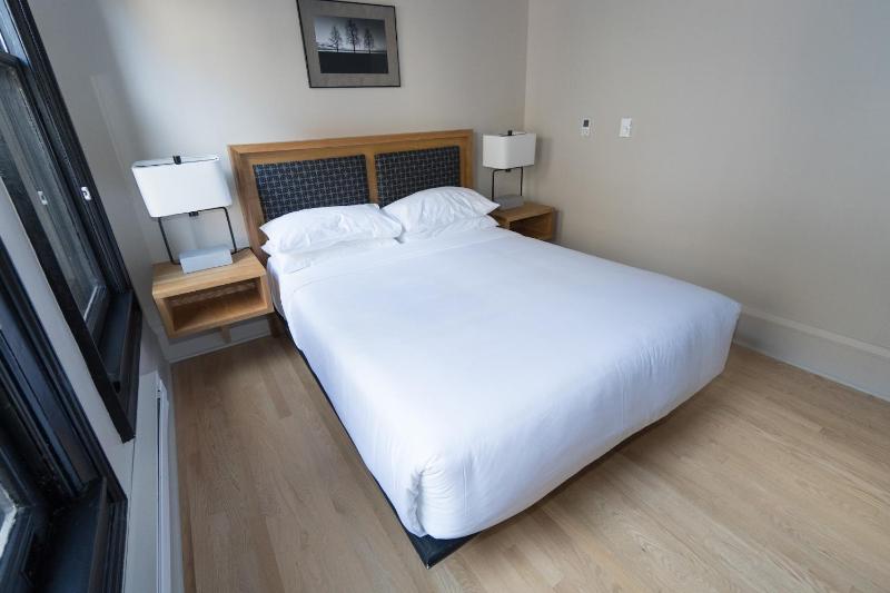 Queen Suite image 4