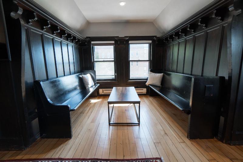 Superior King Room image 4