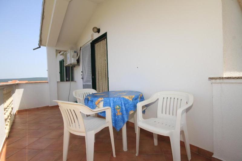 One-Bedroom Apartment with Terrace and Sea View image 3