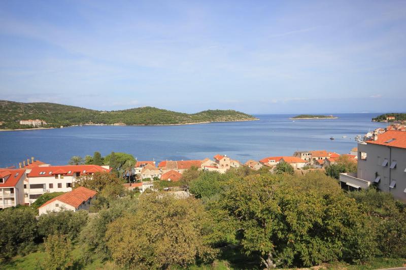 Two-Bedroom Apartment with Balcony and Sea View image 3