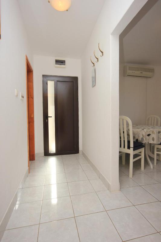 One-Bedroom Apartment with Balcony and Sea View image 2