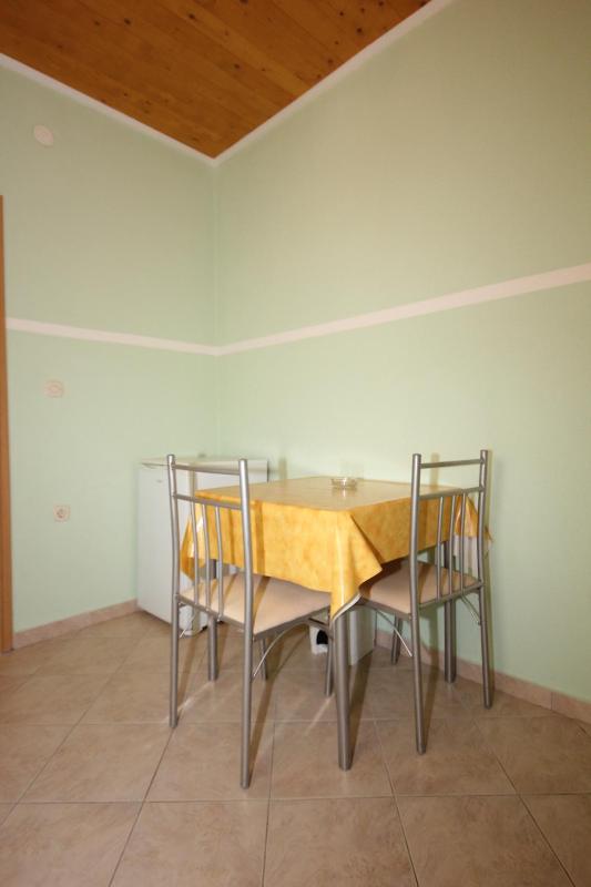 One-Bedroom Apartment with Terrace and Sea View image 4