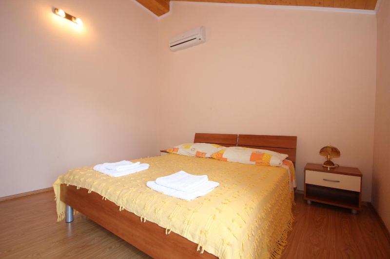 One-Bedroom Apartment with Terrace and Sea View image 1