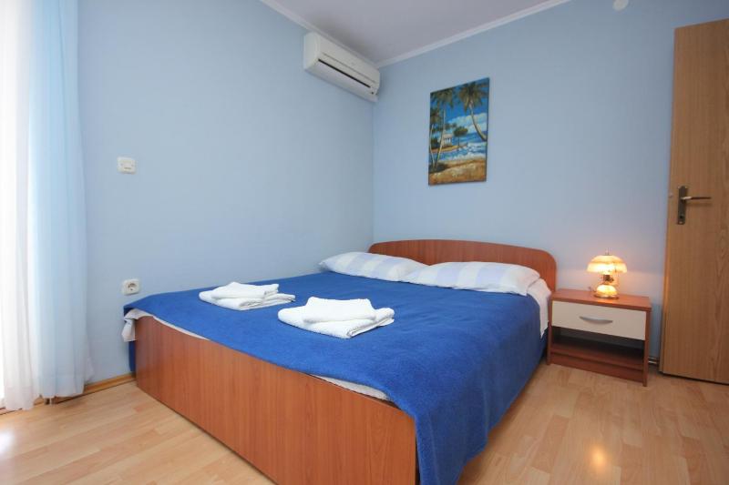 One-Bedroom Apartment with Terrace and Sea View image 1