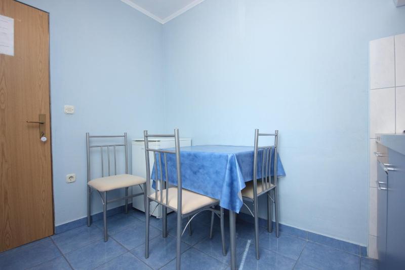 One-Bedroom Apartment with Terrace and Sea View image 4