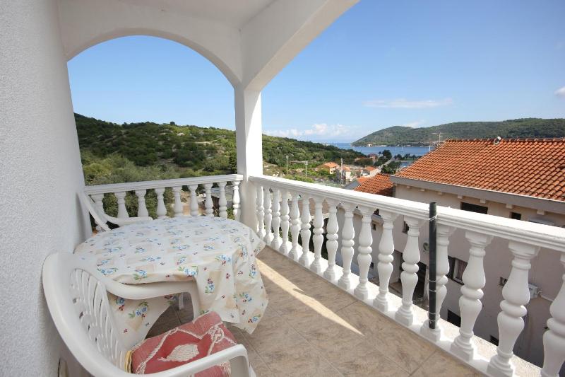 One-Bedroom Apartment with Terrace and Sea View image 3
