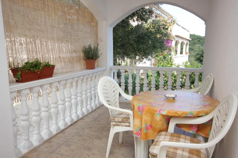 One-Bedroom Apartment with Terrace image 3