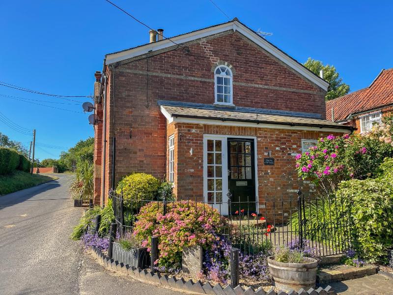 Chapel Cottage Newbourne - image 27