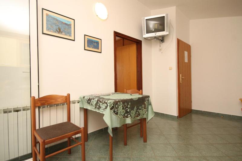 One-Bedroom Apartment with Terrace and Sea View image 4
