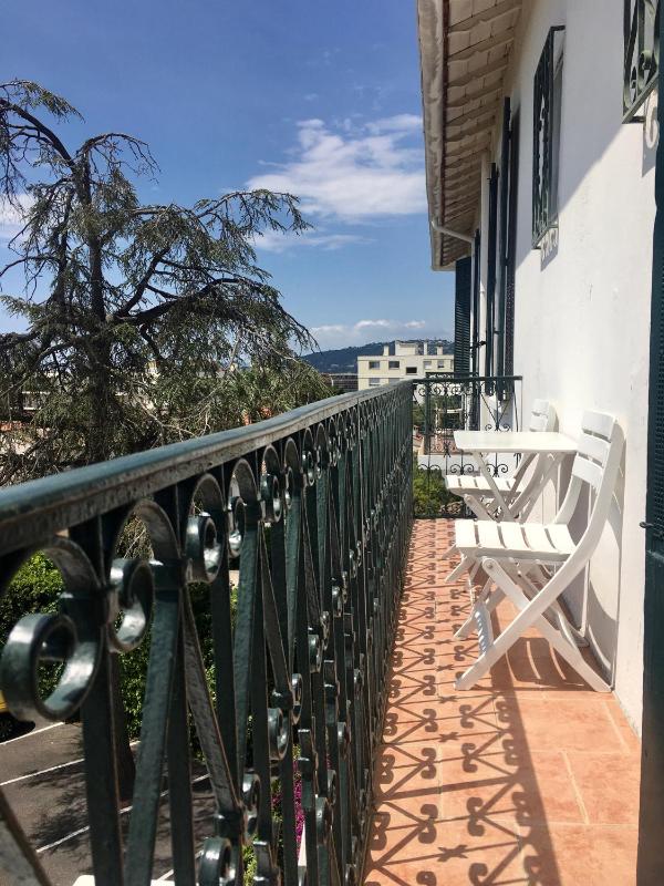 Double Room with Balcony image 4
