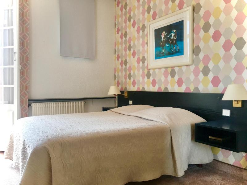 Double Room with Balcony image 3