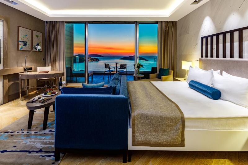 Deluxe King Room with Sea View image 4