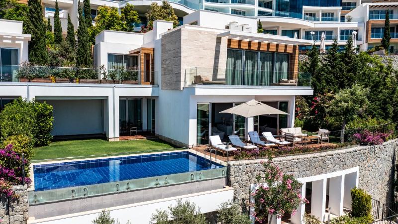 Executive Villa with Private Pool image 1