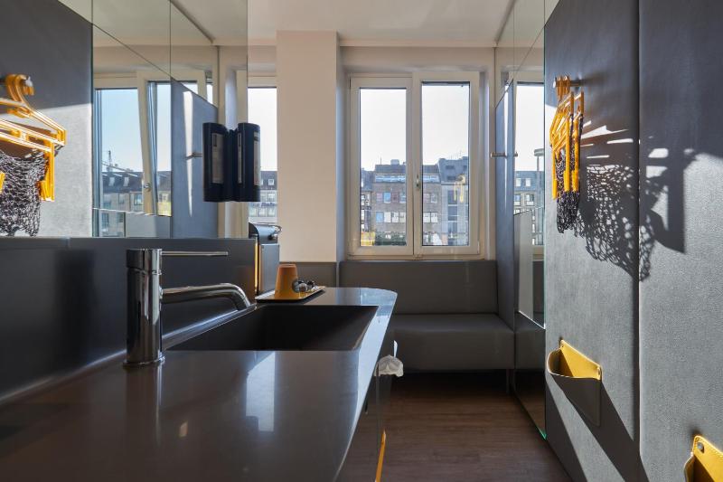 Standard Double Room (10m²) image 4