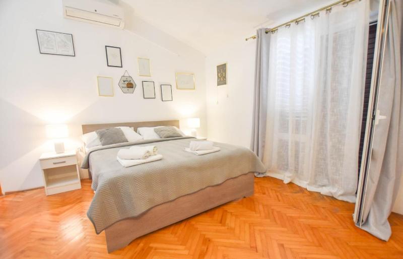 One-Bedroom Apartment image 4