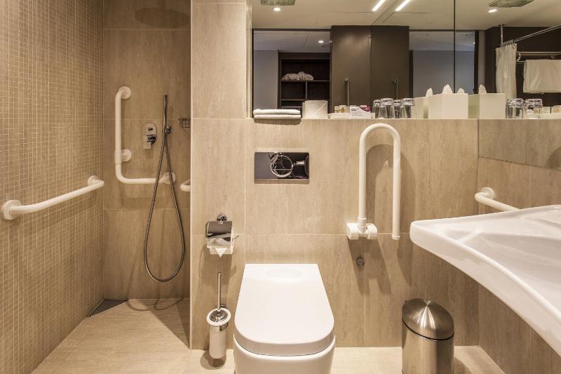 Standard Double Room - Disability Access image 3