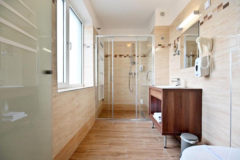 Standard Single Room image 3