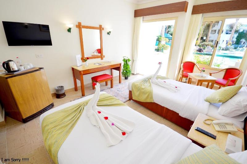 Falcon Hills Hotel - image 21