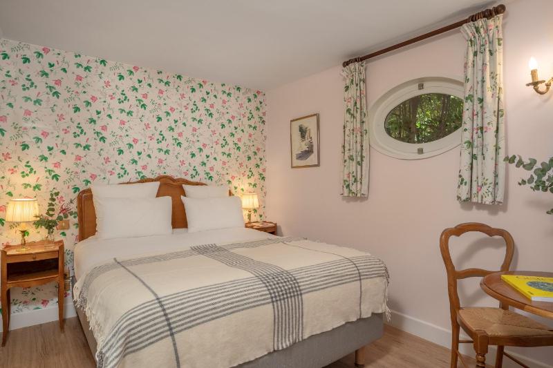 Classic Double Room image 1