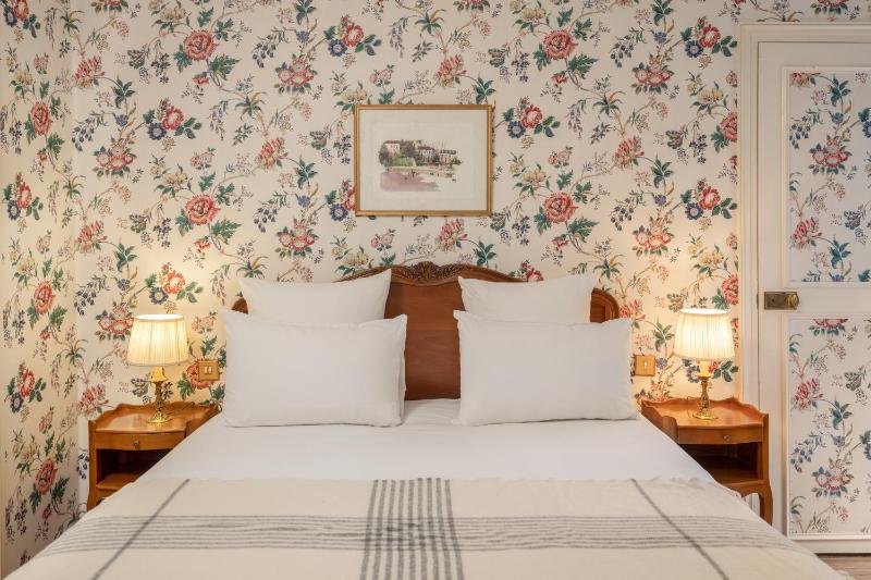 Superior Double Room with Garden View image 4