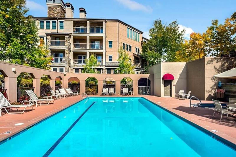 Three-Bedroom Condo image 1