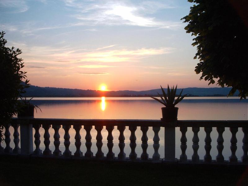 Single Room - Lake Side image 3