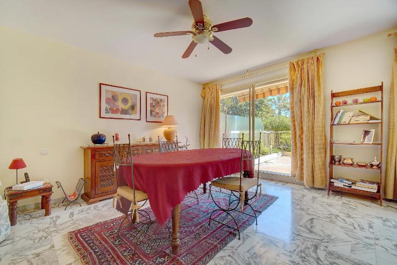 comfortable 3 bedroom superb south terrace - image 38