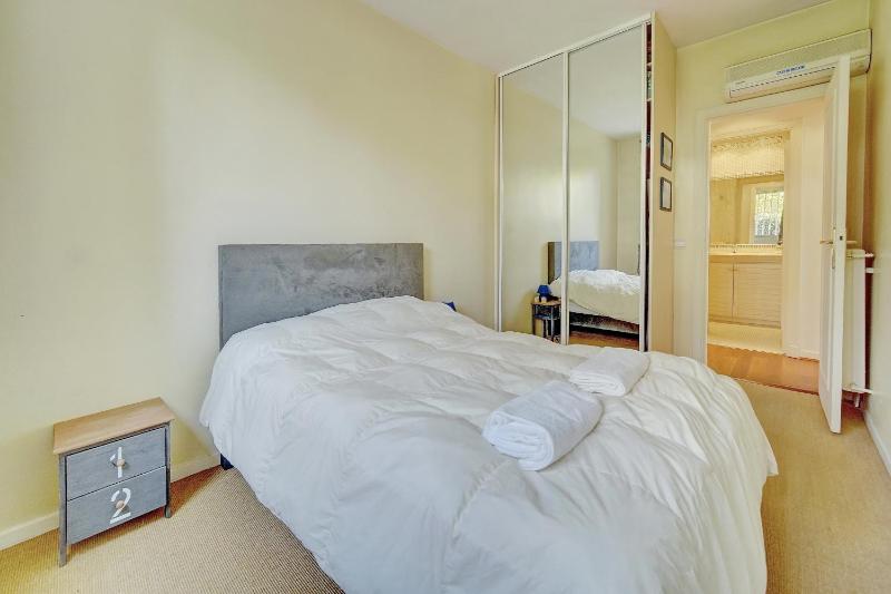 comfortable 3 bedroom superb south terrace - image 33