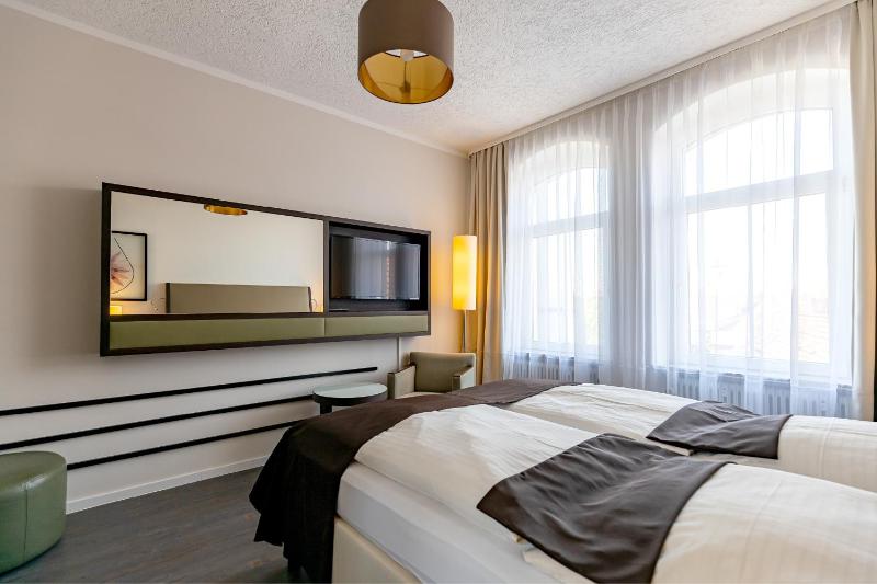 Double Room image 3