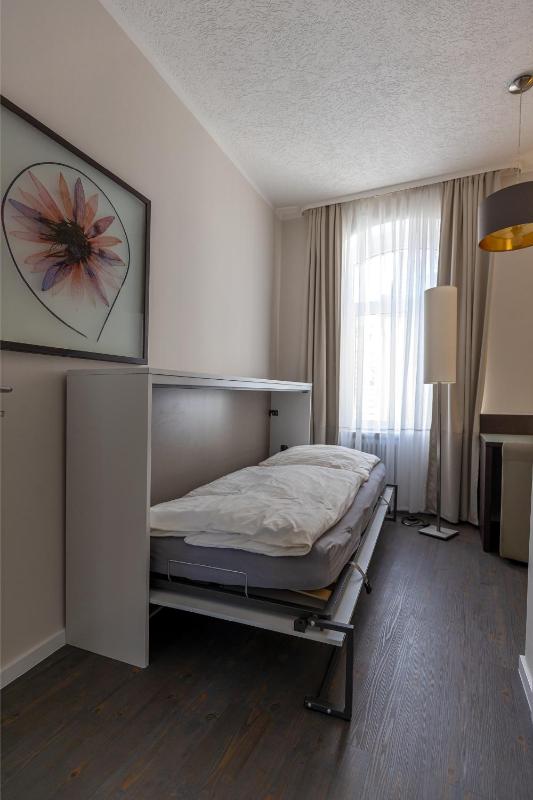 Large Double Room image 3
