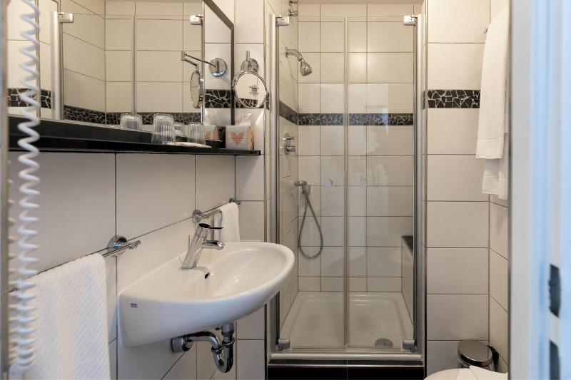 Large Double Room image 2