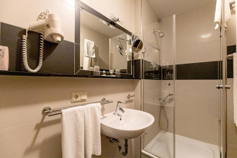 One-Bedroom Apartment image 3