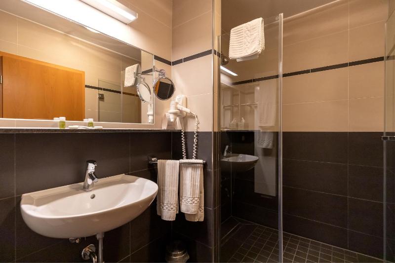 One-Bedroom Apartment image 2