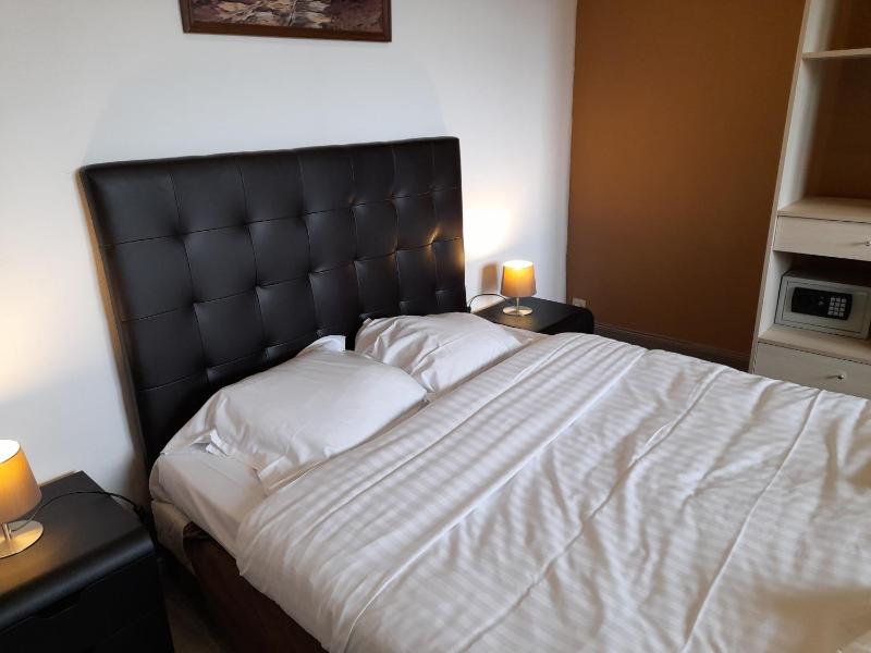 One-Bedroom Apartment image 4