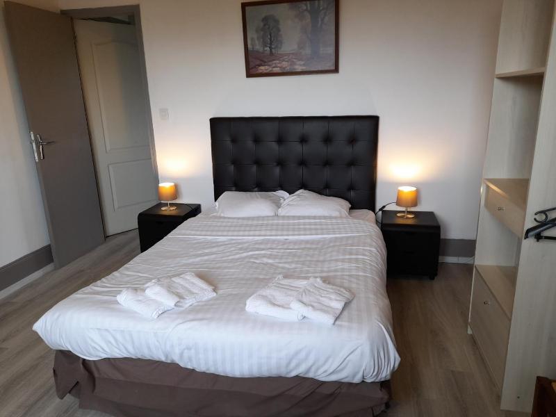 One-Bedroom Apartment image 2