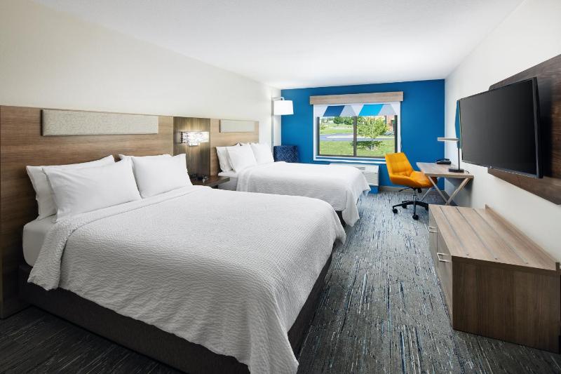 Standard Room with Two Queen Beds image 2