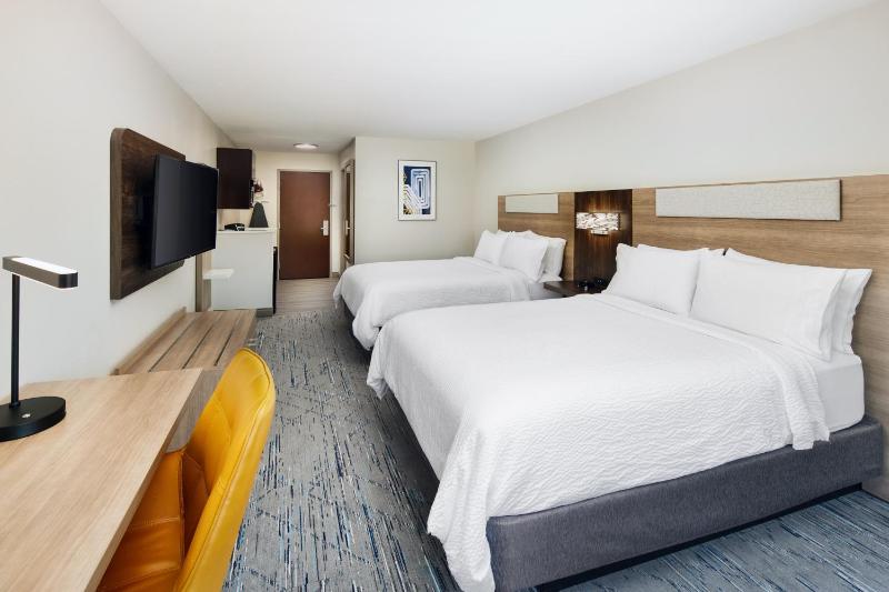 Standard Room with Two Queen Beds image 3