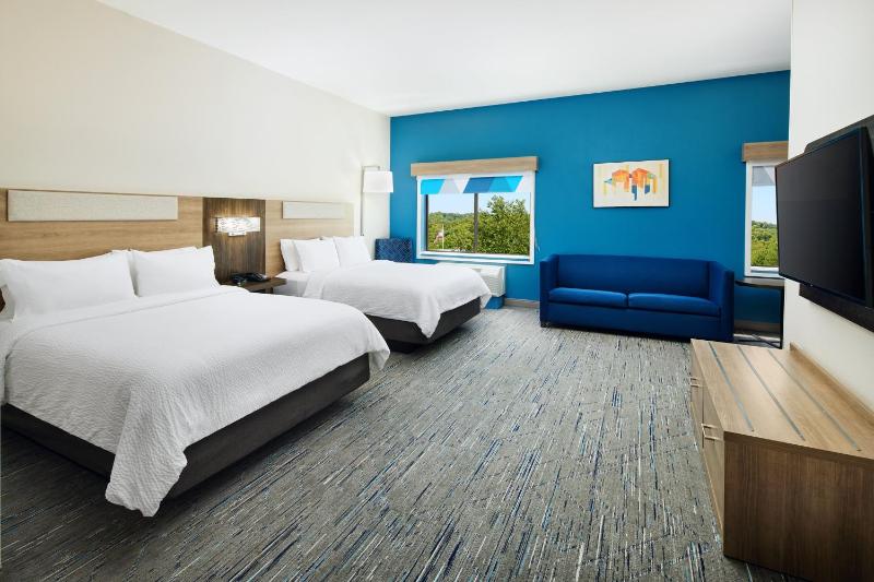 Queen Suite with Two Queen Beds image 3